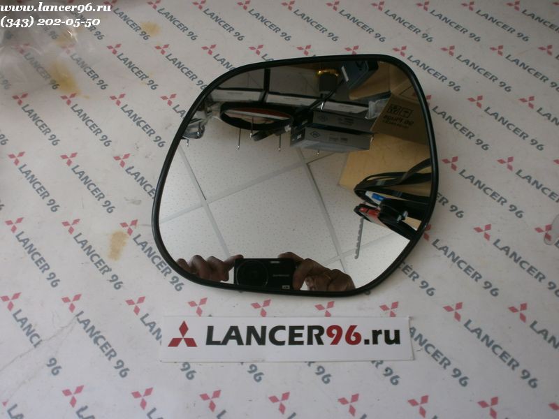 Зеркальный элемент левый Lancer X - оригинал